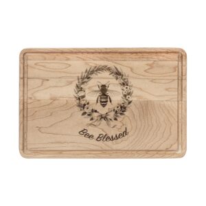 Engraved Bee Wreath Cutting Board – Personalized Wooden Charcuterie & Kitchen Gift